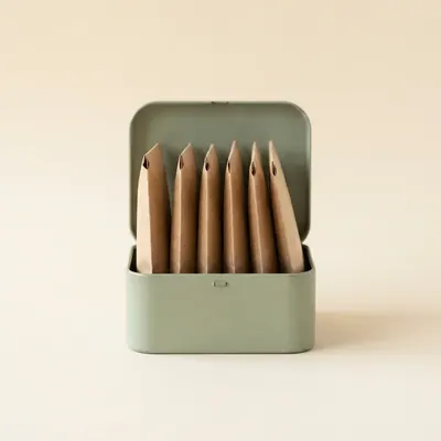 Heirloom seed tin with kraft seed packets